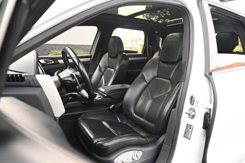 2016 Porsche Cayenne GTS