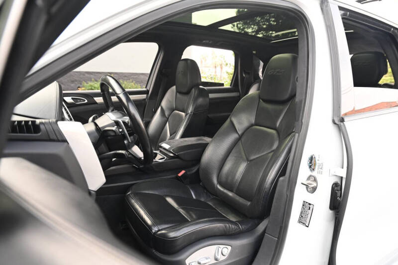 2016 Porsche Cayenne GTS