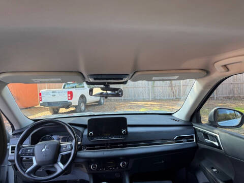 2023 Mitsubishi Outlander SE