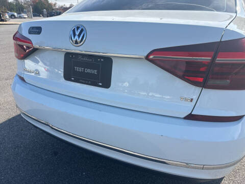 2018 Volkswagen Passat 2.0T SE