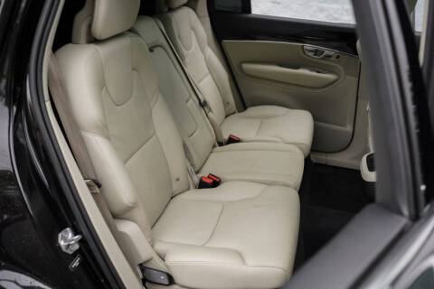 2017 Volvo XC90 T5 Momentum