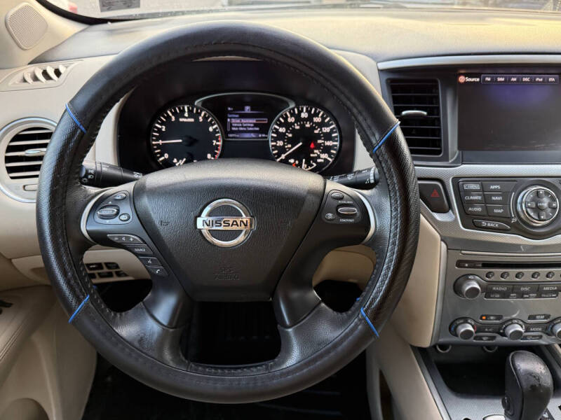 2017 Nissan Pathfinder SL