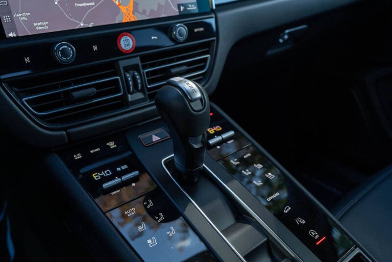 2025 Porsche Macan