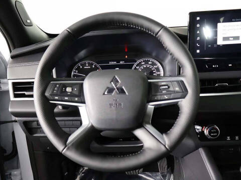 2026 Mitsubishi Outlander LE
