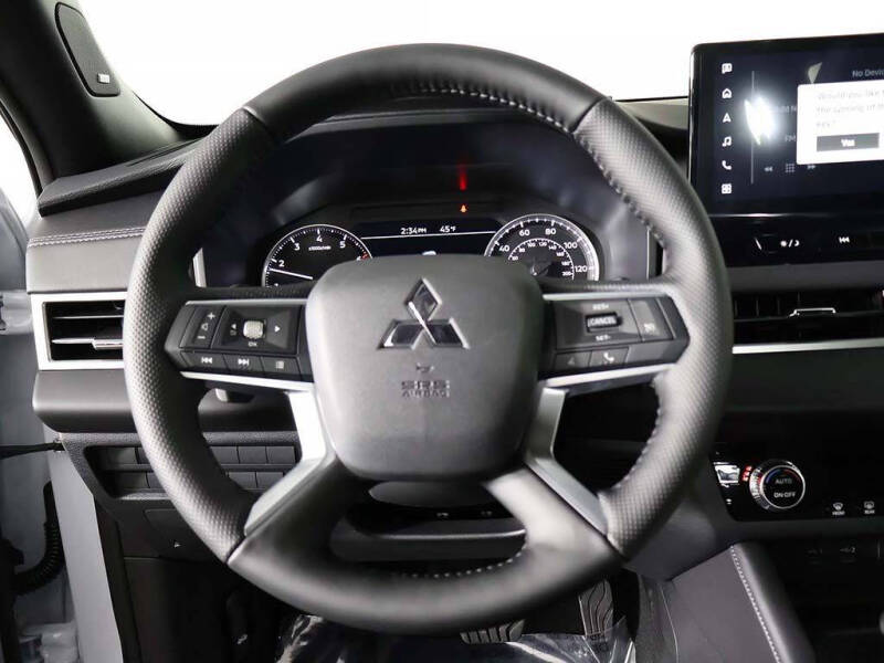 2026 Mitsubishi Outlander LE