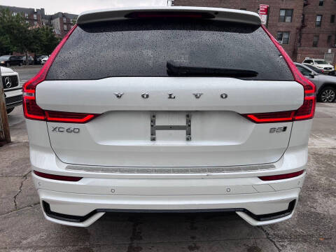 2025 Volvo XC60 B5 Plus Dark Theme