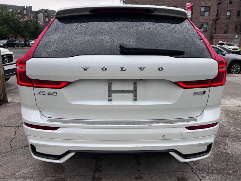 2025 Volvo XC60 B5 Plus Dark Theme