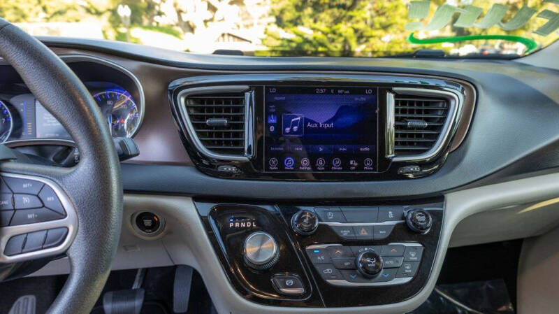 2017 Chrysler Pacifica Touring-L