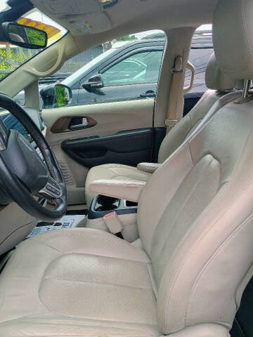 2017 Chrysler Pacifica Touring-L Plus