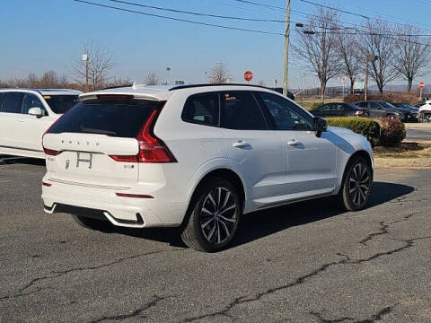 2024 Volvo XC60 B5 Ultimate Dark Theme