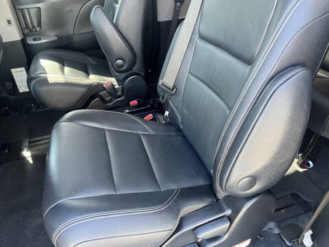 2015 Toyota Sienna SE Premium 8-Passenger