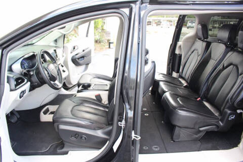 2022 Chrysler Pacifica Touring L