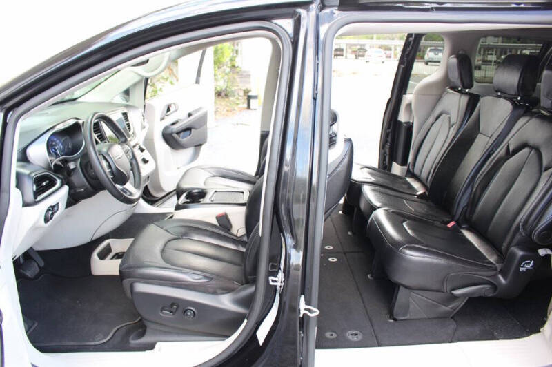 2022 Chrysler Pacifica Touring L