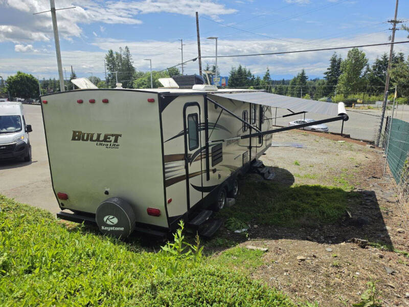2015 KEYSTONE BULLET ULTRA-LITE 251RBS