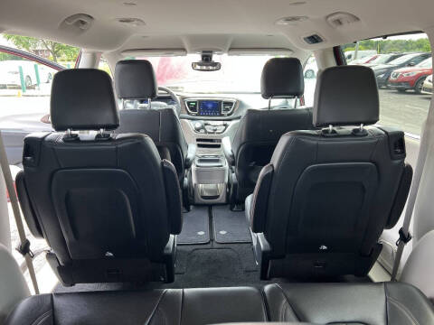 2017 Chrysler Pacifica Touring-L