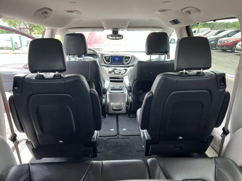 2017 Chrysler Pacifica Touring-L