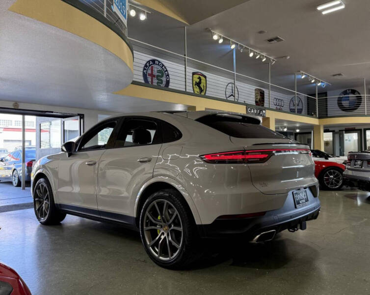 2022 Porsche Cayenne E-Hybrid Coupe