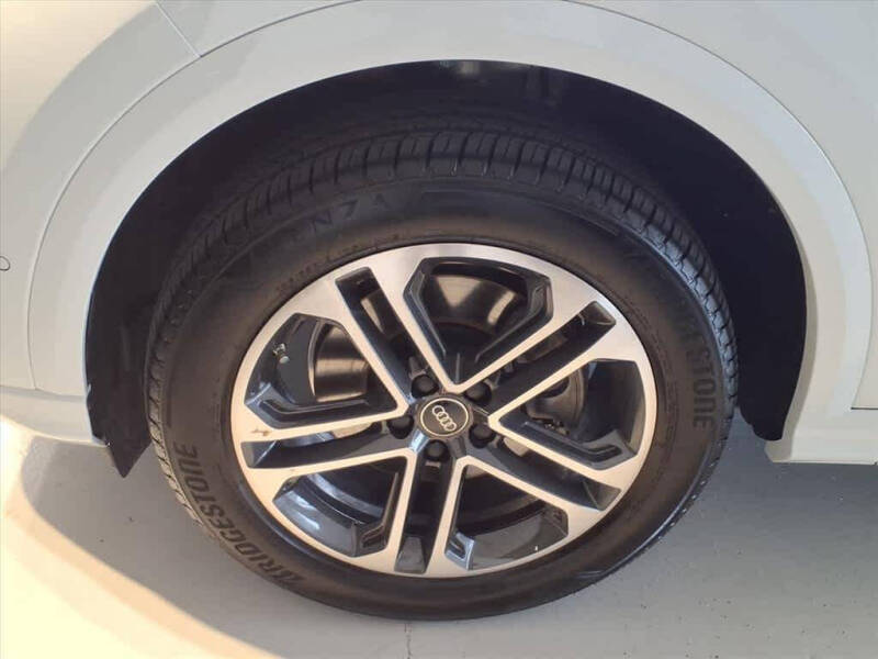 2025 Audi Q5 quattro Premium TFSI