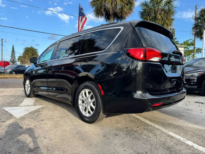 2020 Chrysler Voyager LXi