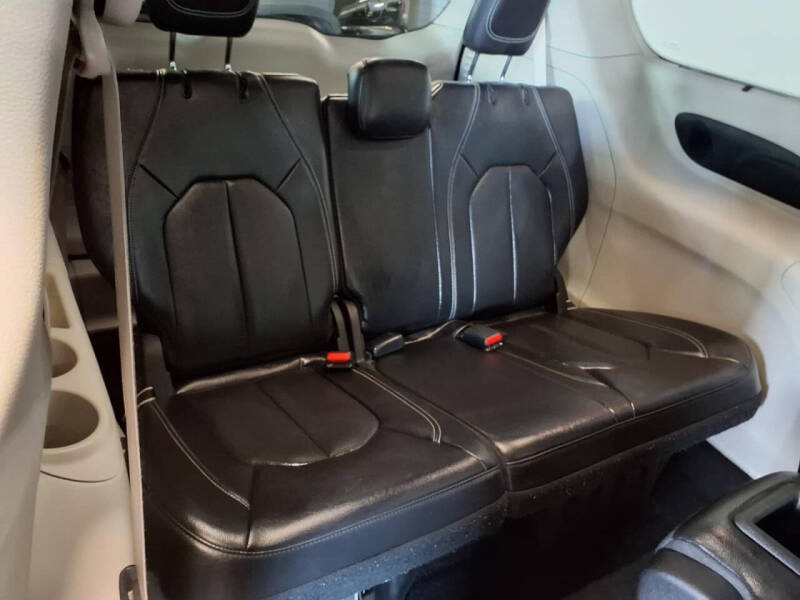 2022 Chrysler Pacifica Touring L