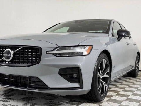 2024 Volvo S60 B5 Core Dark Theme