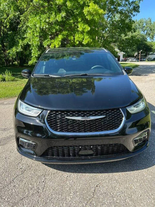 2025 Chrysler Pacifica Select
