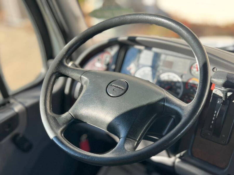 2018 Freightliner M2 106