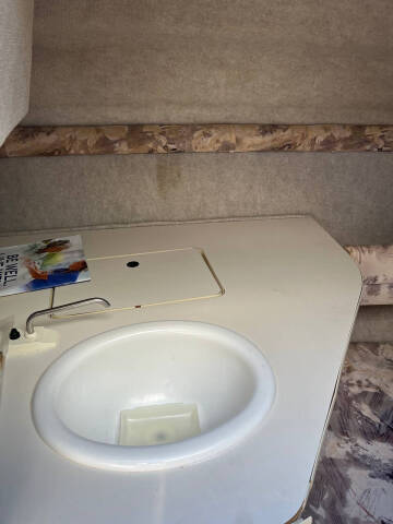1998 Sea Ray 215EC