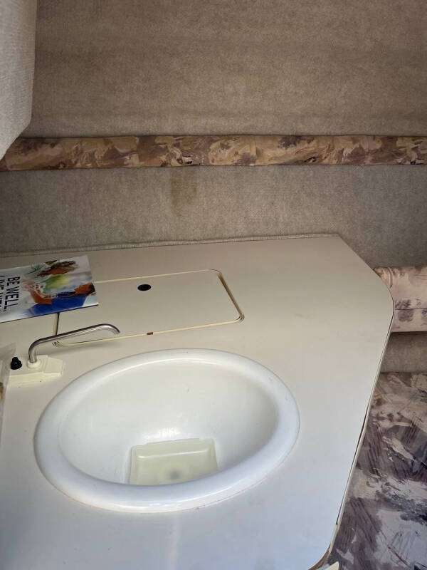 1998 Sea Ray 215EC