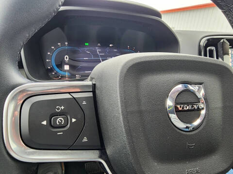 2025 Volvo XC40 B5 Core Bright Theme