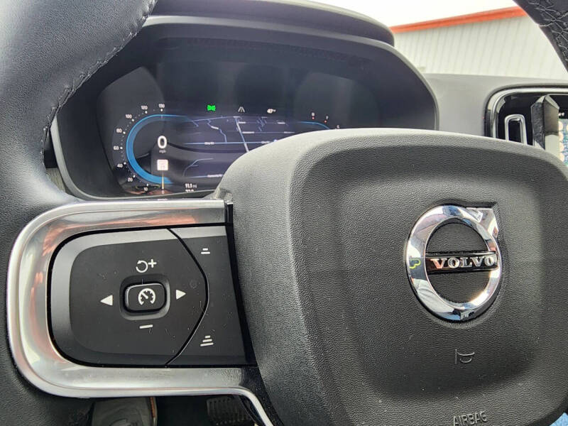 2025 Volvo XC40 B5 Core Bright Theme