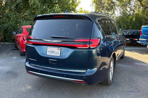 2022 Chrysler Pacifica Touring L