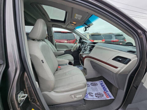 2012 Toyota Sienna XLE 8-Passenger