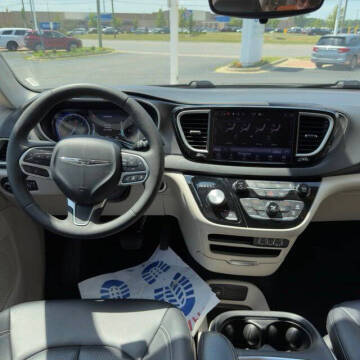 2024 Chrysler Pacifica Touring L