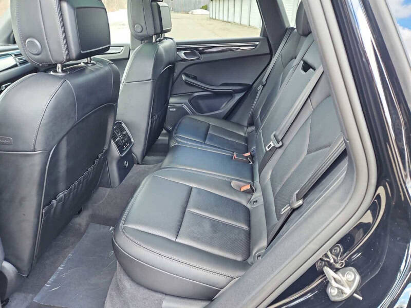 2025 Porsche Macan T