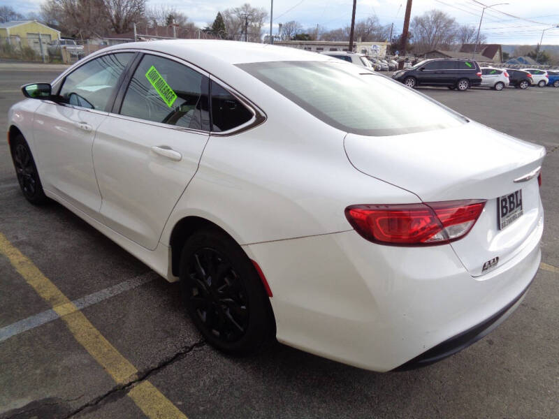2016 Chrysler 200 LX