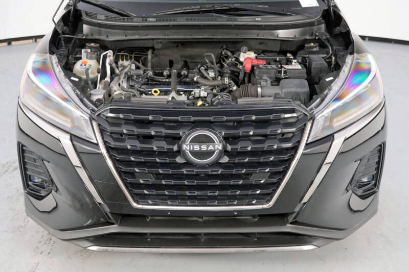 2022 Nissan Kicks SR