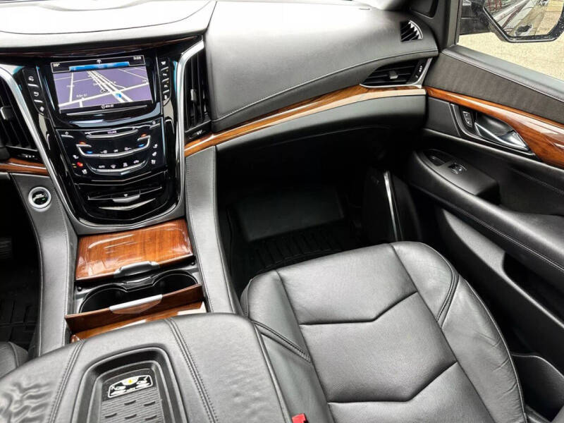 2016 Cadillac Escalade Luxury Collection