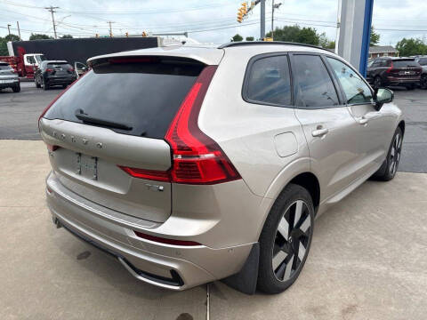 2025 Volvo XC60 T8 Plus Dark Theme
