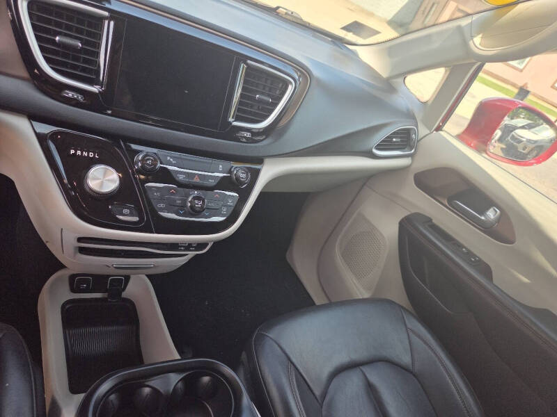 2017 Chrysler Pacifica Touring-L