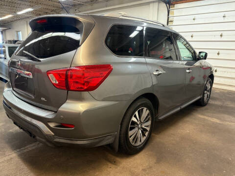 2017 Nissan Pathfinder SL
