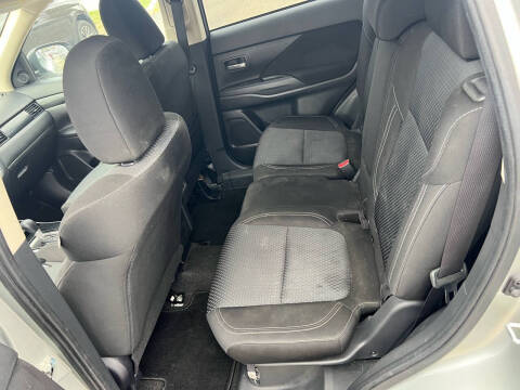 2020 Mitsubishi Outlander ES