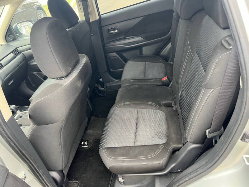 2020 Mitsubishi Outlander ES