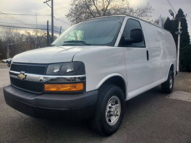 2023 Chevrolet Express Cargo Work Van's photo