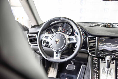 2016 Porsche Panamera 4 Edition