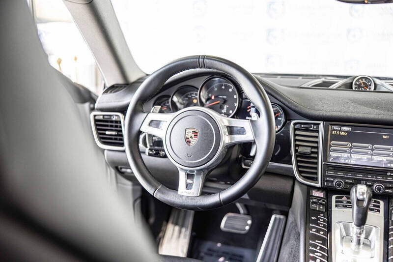2016 Porsche Panamera 4 Edition