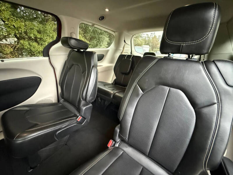 2020 Chrysler Voyager LXi