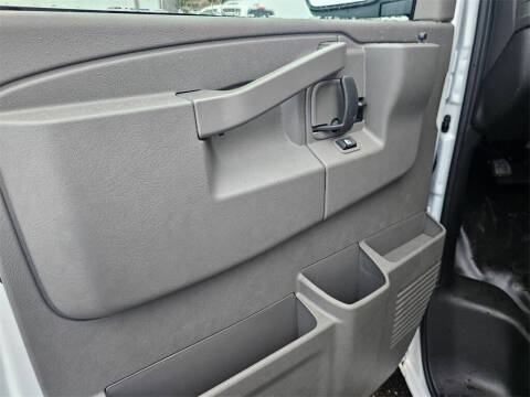 2025 Chevrolet Express 3500