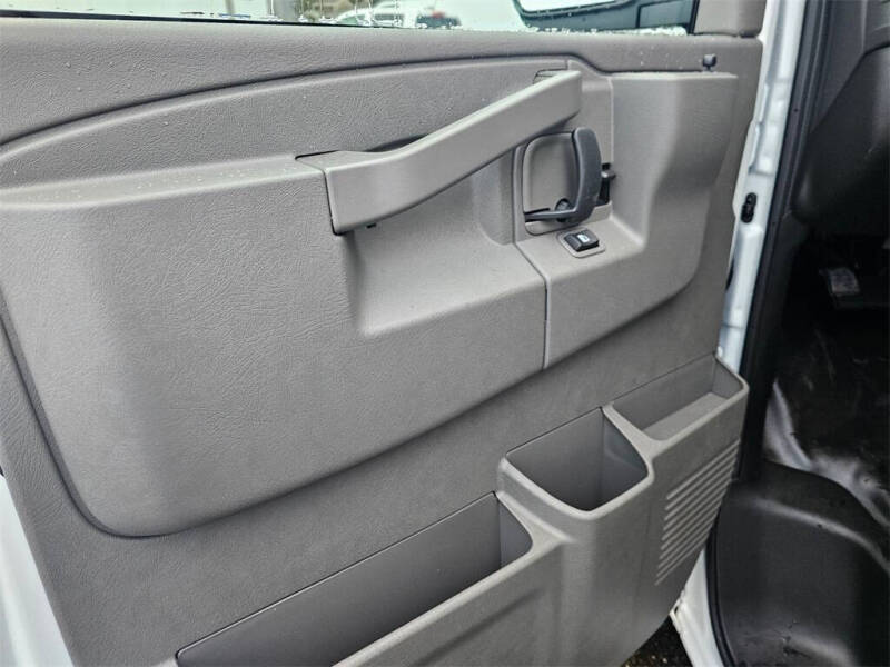 2025 Chevrolet Express 3500