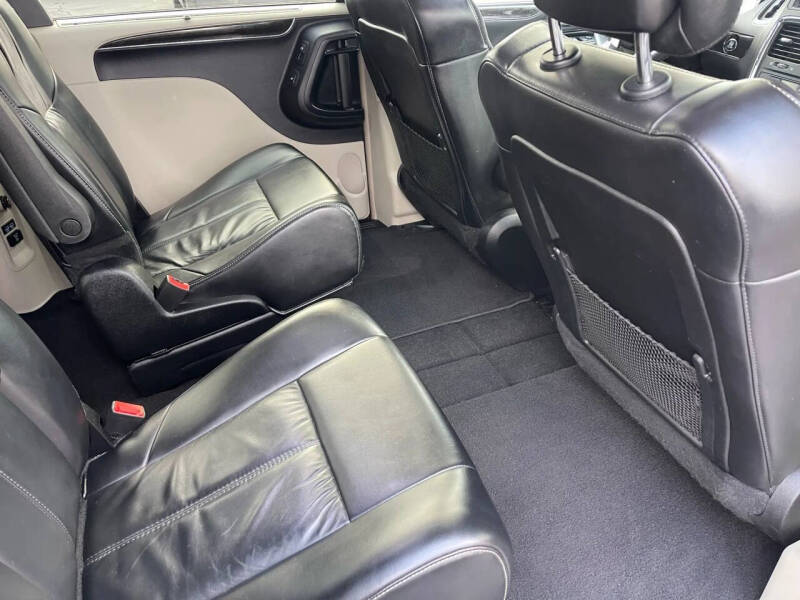 2015 Chrysler Town and Country Limited Platinum